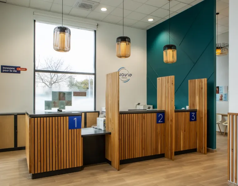 conception d'une banque d'accueil bois et Corian